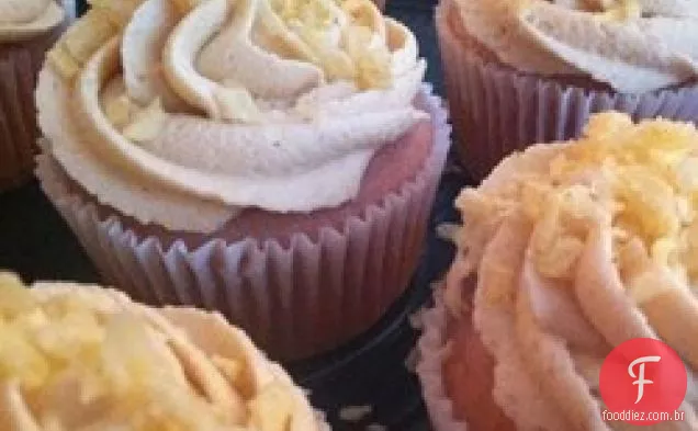 PBJ Cupcakes-Berry Cupcakes com cobertura de Manteiga De Amendoim