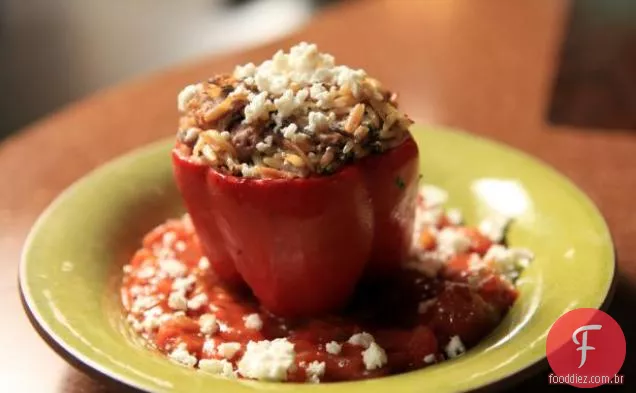 Pimentos recheados de cordeiro e arroz