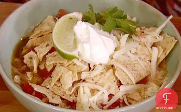 Sopa de tortilha quente e picante de Gina
