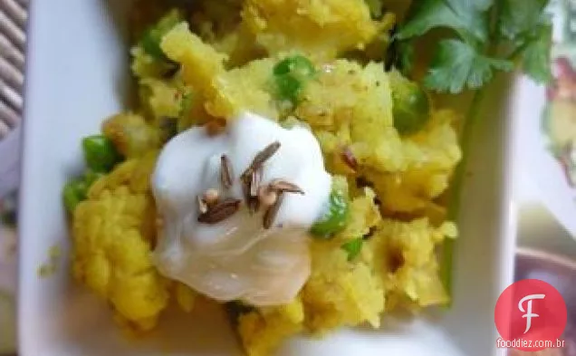Batatas indianas esmagadas com Raita preguiçosa