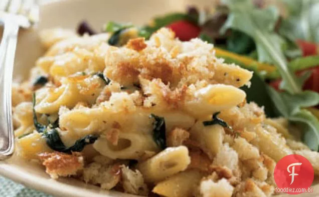 Penne com Pancetta, espinafre e cobertura de migalhas amanteigadas