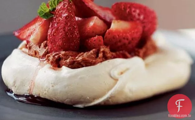 Merengues com morangos frescos e Mascarpone de Chocolate