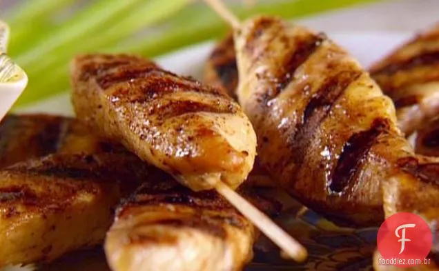 Espetos De Frango Com Molho De Amendoim