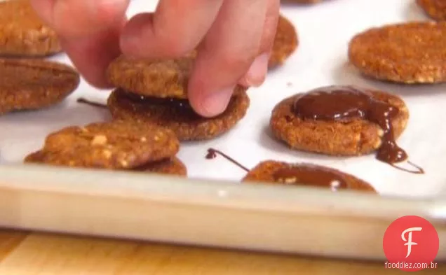 Biscoitos De Avelã Recheados Com Chocolate