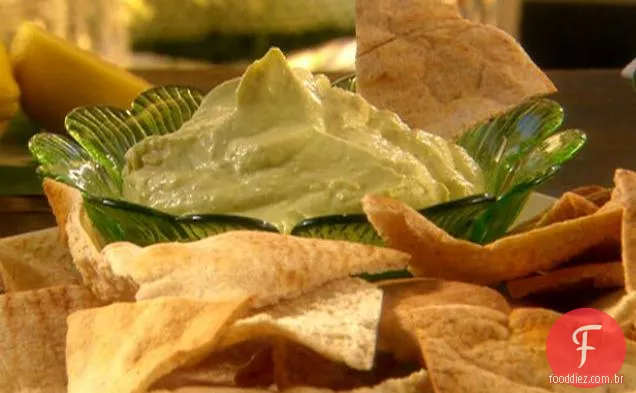 Molho de queijo de cabra abacate com batatas fritas pita de trigo integral