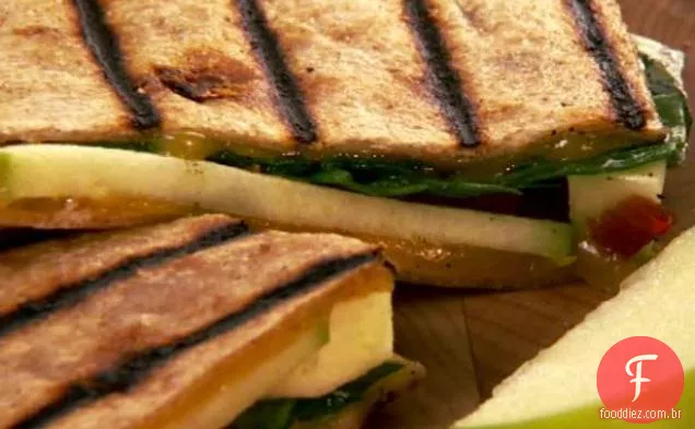 Cheddar defumado e Quesadilla de maçã