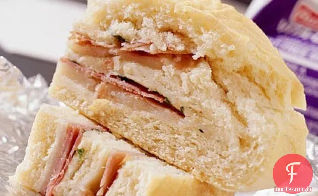 Prosciutto-and-Provolone-Focaccia recheada