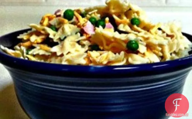 Salada de macarrão com presunto e queijo