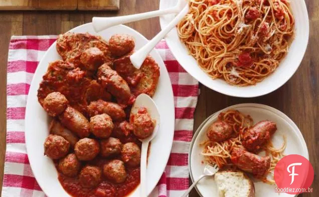 Molho de domingo e Macarrão (Espaguete, realmente)