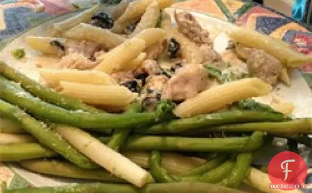 Macarrão de espargos de frango com molho de Creme