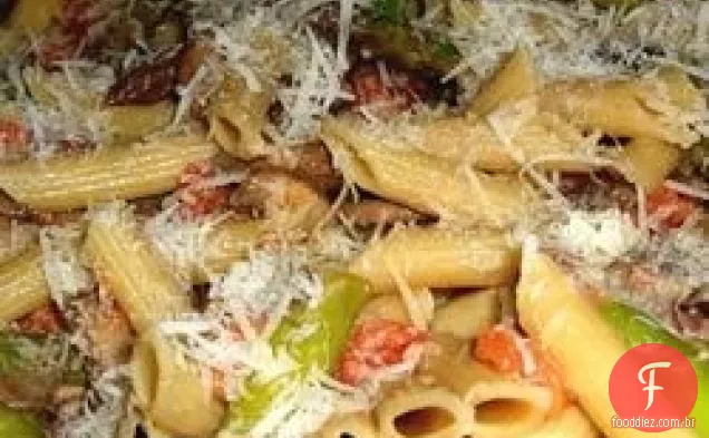 Penne com espargos e cogumelos