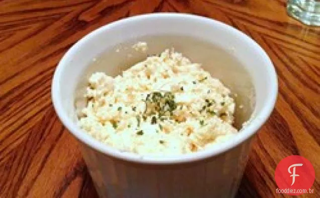 Cheddar branco e propagação de rábano