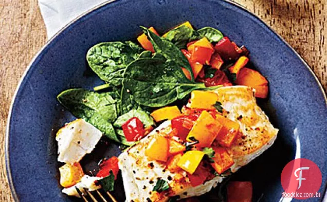 Halibut Pan-Seared com sabor de pimentão