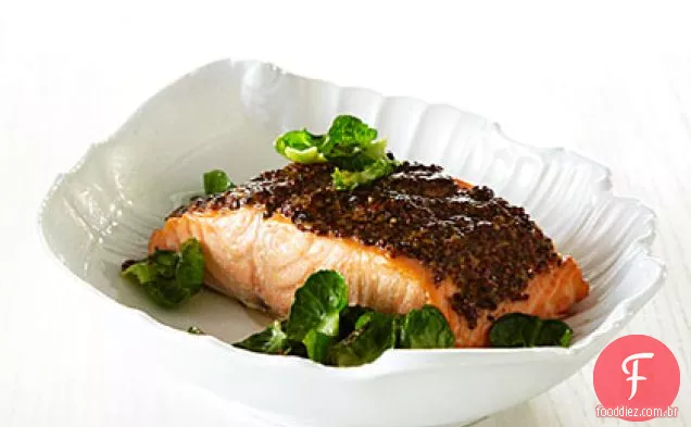 Salmão assado com crosta de mostarda integral