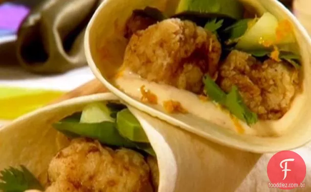 Tacos de peixe Chicharrones com molho tártaro Chipotle