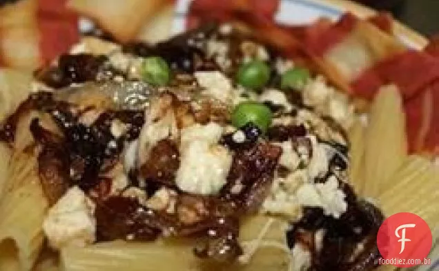 Macarrão com Gorgonzola e cebola doce