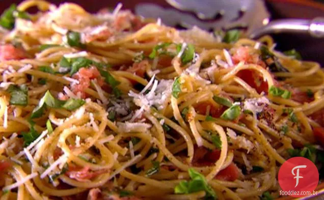 Espaguete integral com Pecorino, Prosciutto e pimenta (queda)