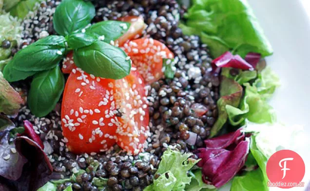 Lentilhas, Tomates E Folhas Misturadas