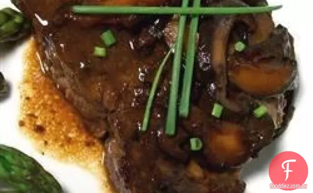 Lombo de carne com gengibre-manteiga marrom Shiitake