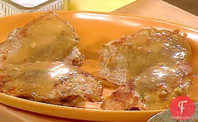 Costeletas de peru com recheio de laranja de Cranberry e molho de panela