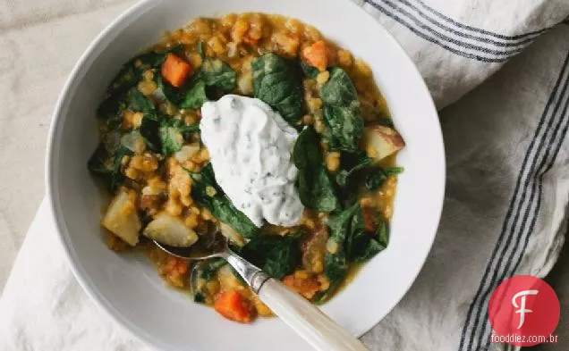 Lentilha Vermelha E Sopa De Legumes Com Iogurte Cebolinha