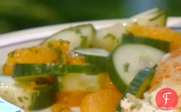 Salada de pepino com laranjas e hortelã