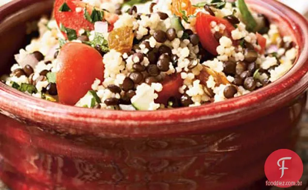 Salada preta de lentilha e cuscuz