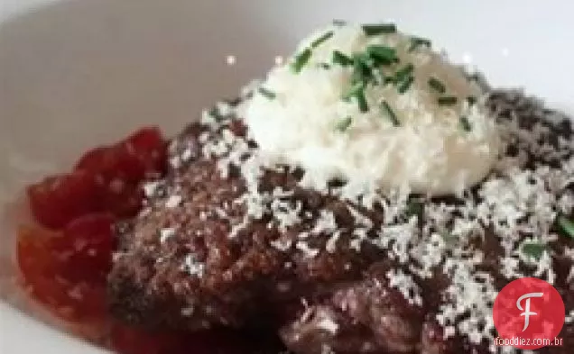 Medalhões de carne com molho de rábano fresco