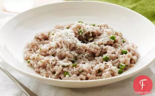 Risoto de vinho tinto com ervilhas