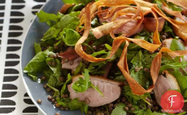 Peito de pato, lentilha e salada de pastinaga