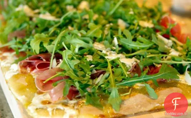 Fig-Prosciutto Pizza com rúcula