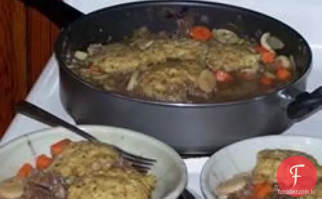 Ensopado de carne com bolinhos