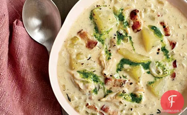 Miso Clam Chowder com óleo de salsa