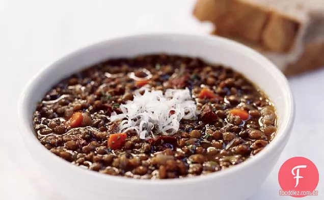 Sopa de lentilha e alho-salsicha