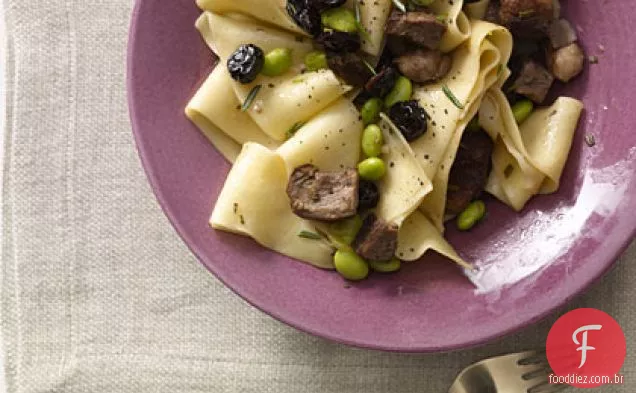Macarrão com peito de Pato, Edamame e cerejas secas