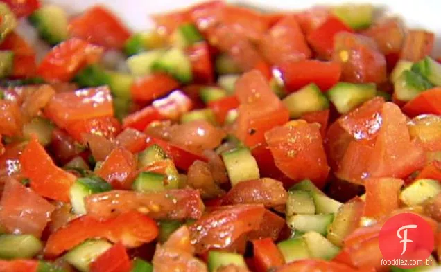 Tomate, Pepino e pimenta vermelha saboreiam