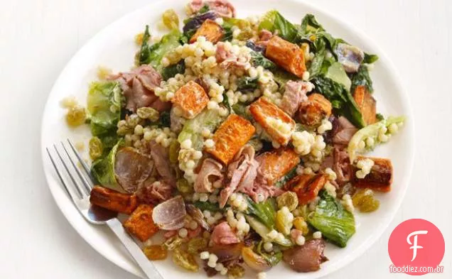 Carne assada e salada de cuscuz
