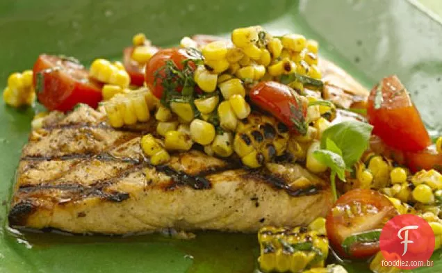 Salmão Grelhado Com Sabor De Milho Carbonizado