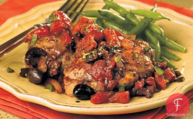 Coxas de frango com tomate e azeitonas