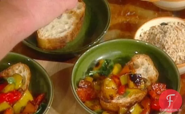 Guisado de pimenta com torrada: Peperonata con Bruschetta