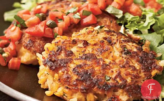 Lentilha vermelha-bolos de arroz com Salsa de tomate simples