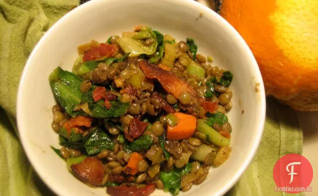 Salada de lentilha com aroma de laranja com escarola murcha