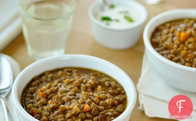 Sopa De Lentilha Com Creme De Iogurte De Limão