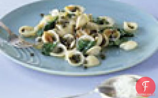 Orecchiette com lentilhas, cebolas e espinafre