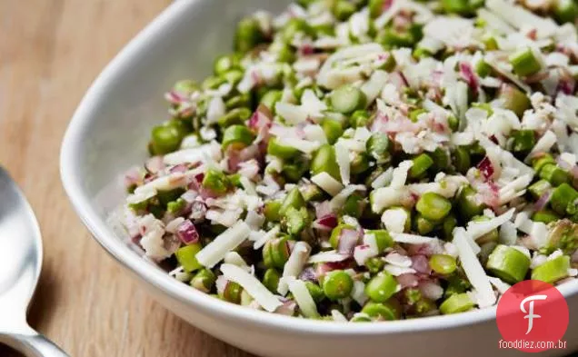 Salada de espargos, Pecorino e cebola roxa