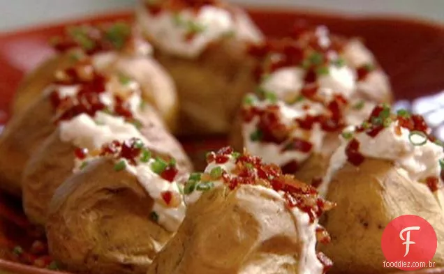 Mini batatas assadas com pedaços de Mascarpone e Prosciutto