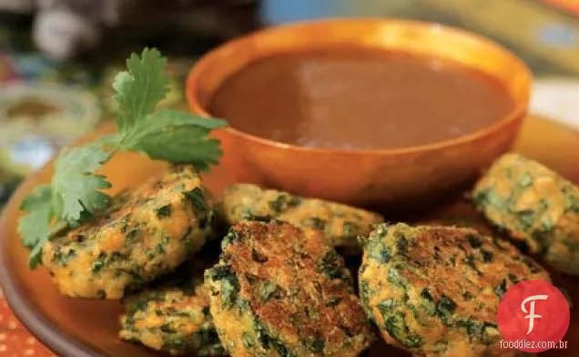 Puffs de lentilha e espinafre com molho de ameixa
