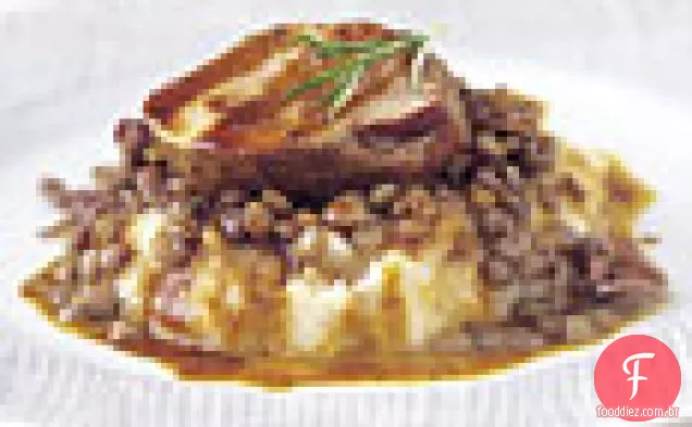 Carne De Porco Temperada Com Purê De Raiz De Aipo E Lentilhas