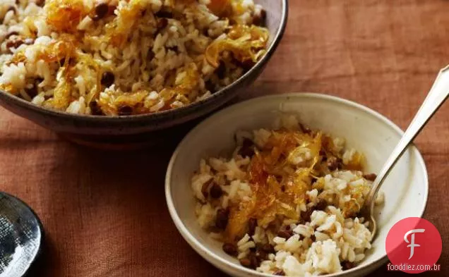 Cebolas caramelizadas e arroz de lentilha