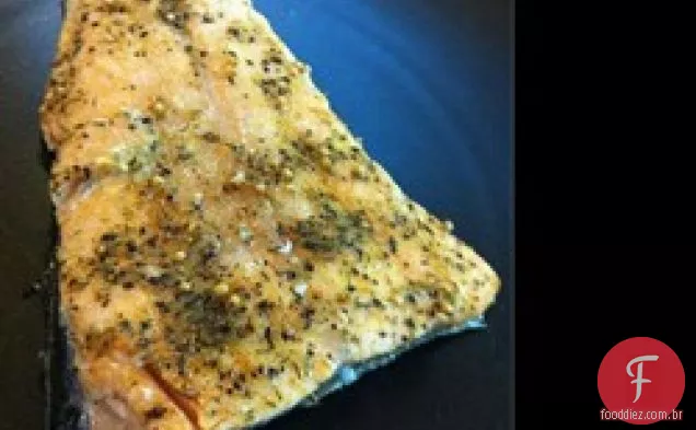 Peixe salmão assado com baixo teor de carboidratos